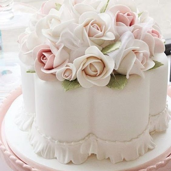 White Cake with Icing Roses by Tru-Cakes