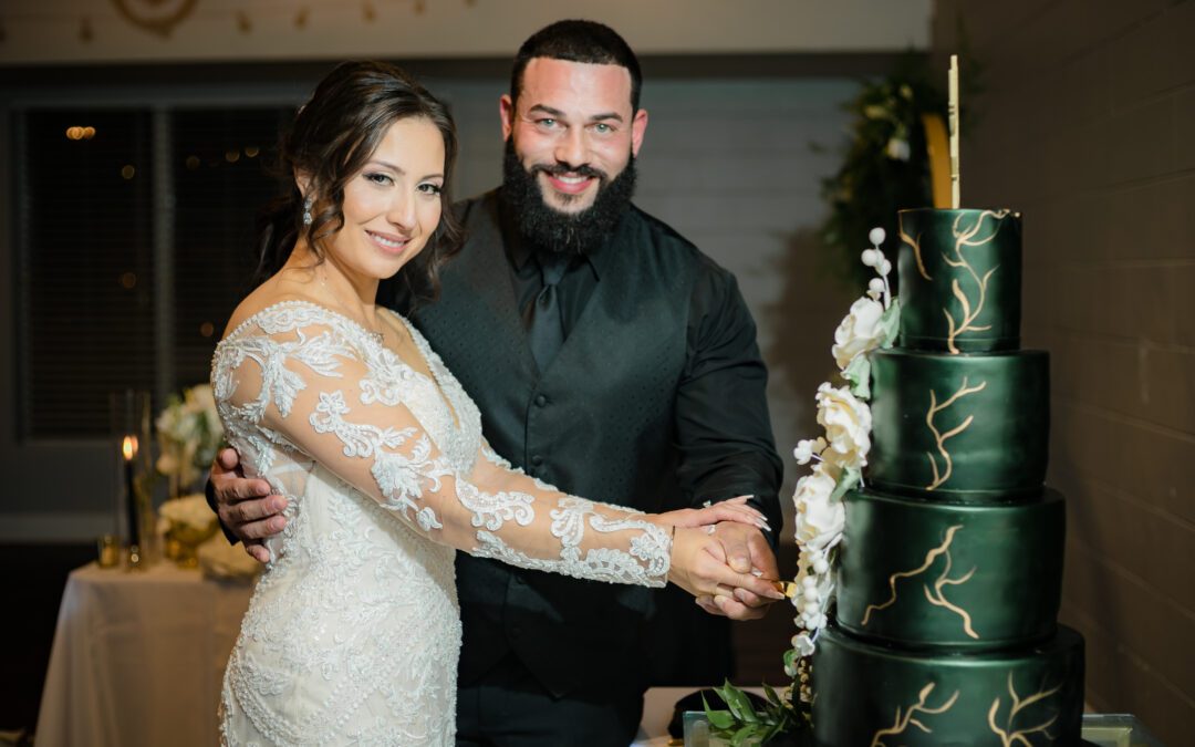 Bride And Groom Cutting The Cake At All Inclusive Weddings Orlando