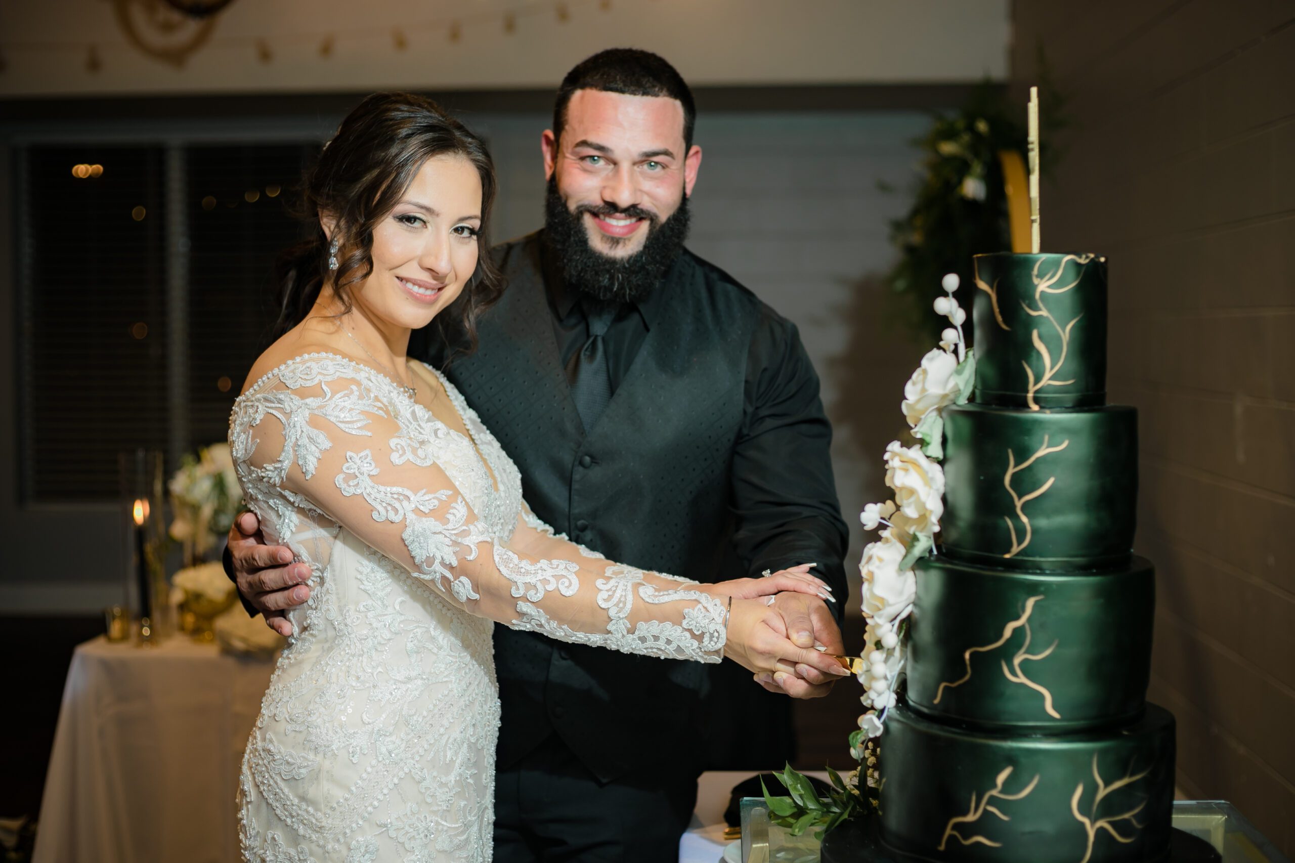 Bride And Groom Cutting The Cake At All Inclusive Weddings Orlando